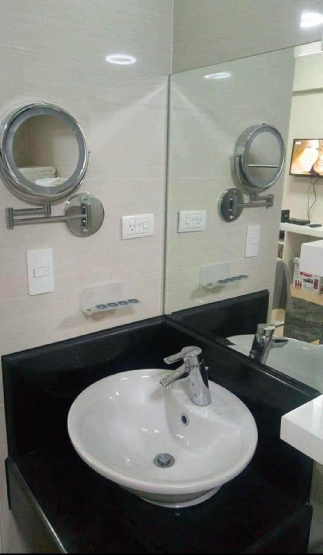 Pasay Condotel Near Naia Terminal 3 Exteriör bild
