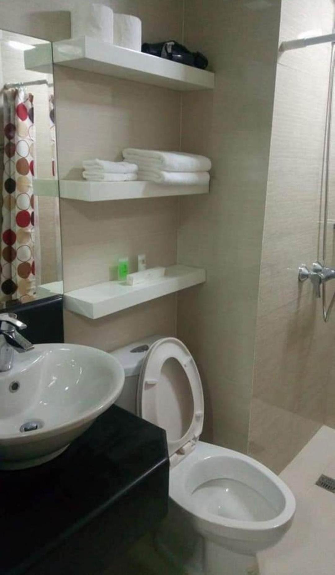 Pasay Condotel Near Naia Terminal 3 Exteriör bild